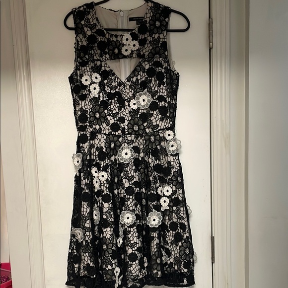 New French Connection Black Floral Fit & Flare Embroidered Dress Sz 6 - Picture 1 of 3